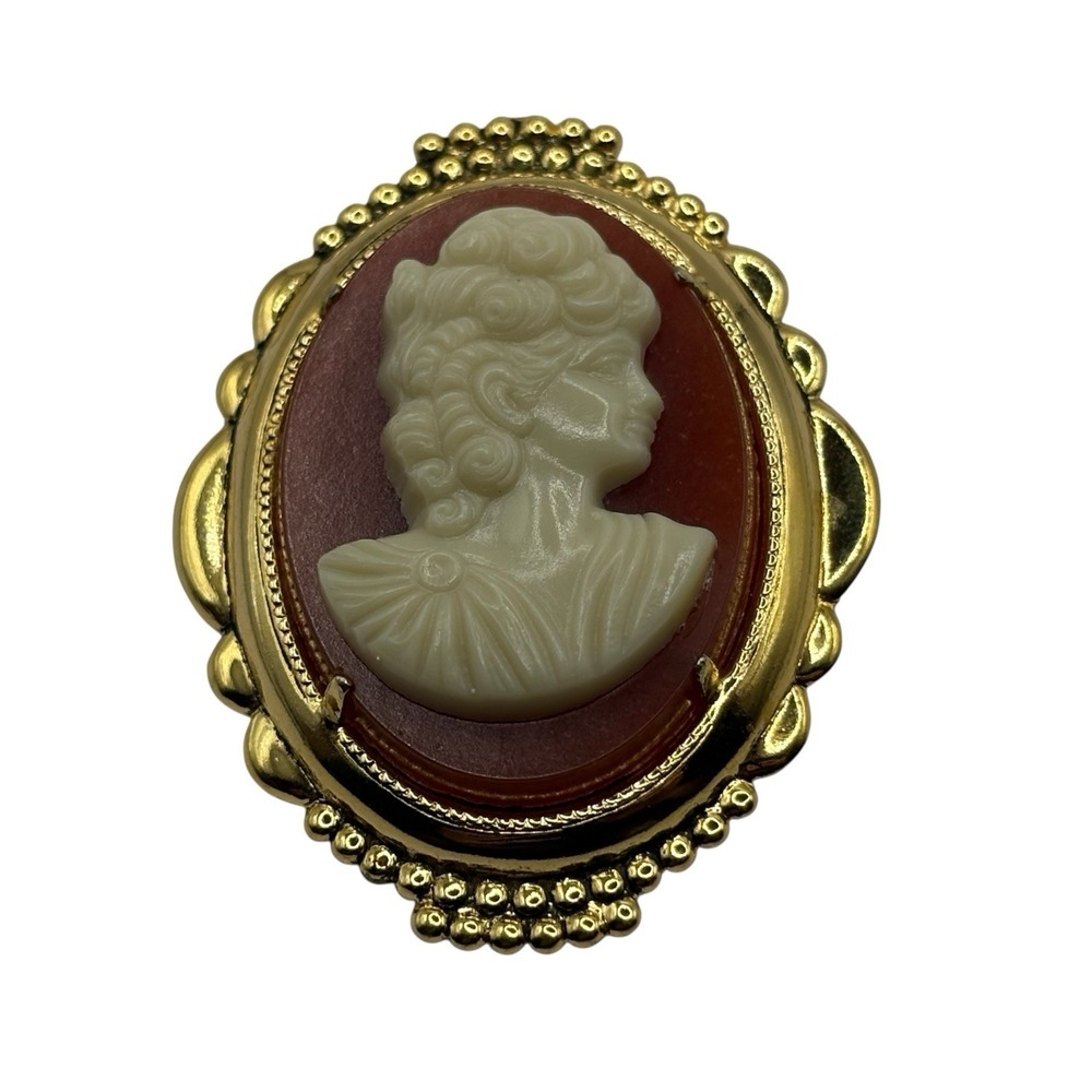 Vintage Cameo Brooch Pin Gold‎ Tone Resin Woman Lady Victorian Style Oval Metal